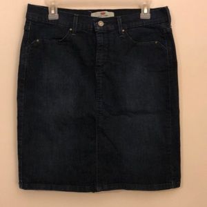 Never worn ⭐️ Levi’s denim skirt